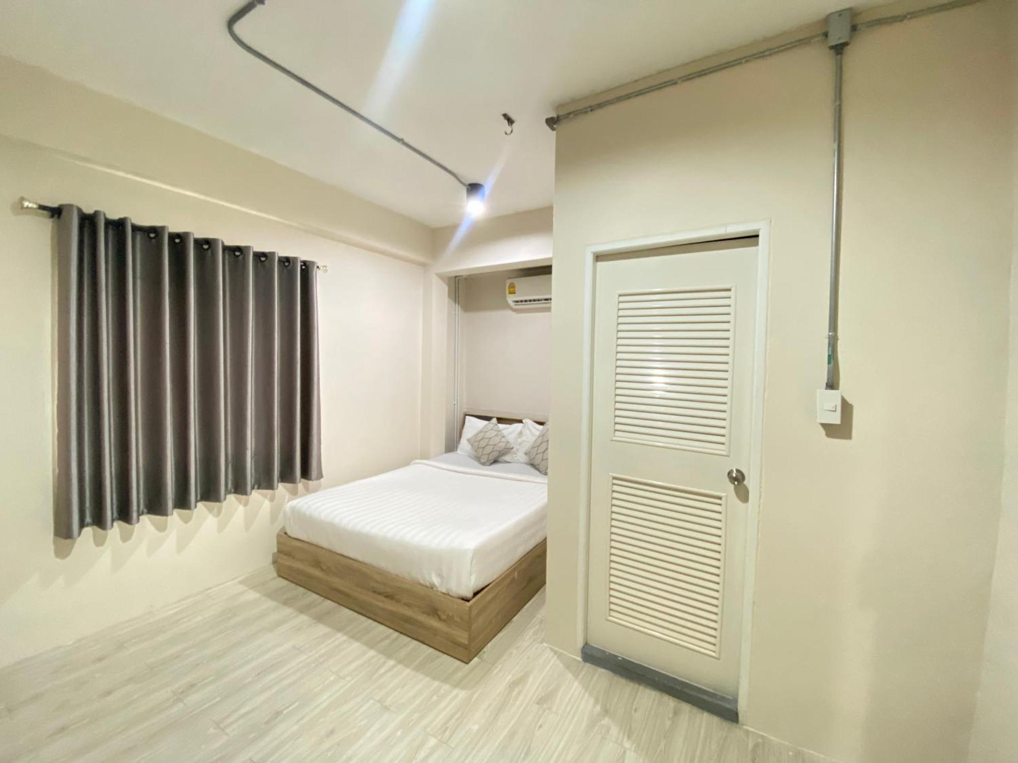 ซับรูมโฮเทล Subroom Hotel Szuratthani Kültér fotó